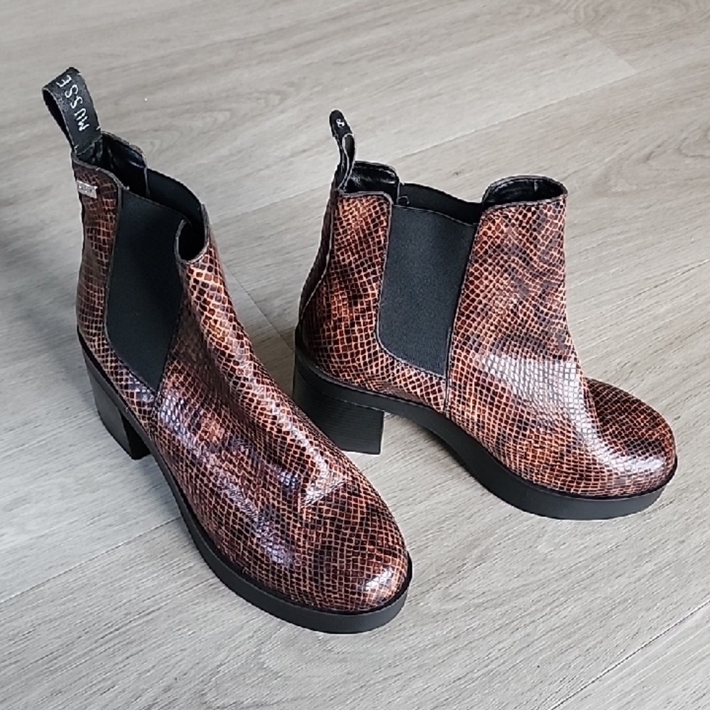 Leather Ankle Boots Thin Comfy Snakeskin Print Slip- On Chunky Bottom 9 Like New